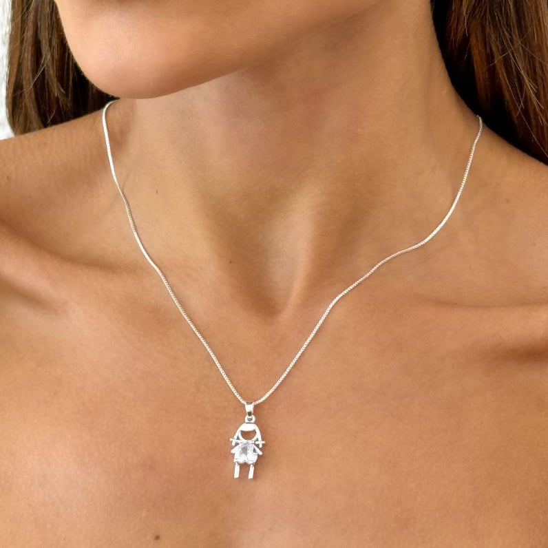 Colar Folheado a Prata 925 Pingente Menina Com Coração Cristal